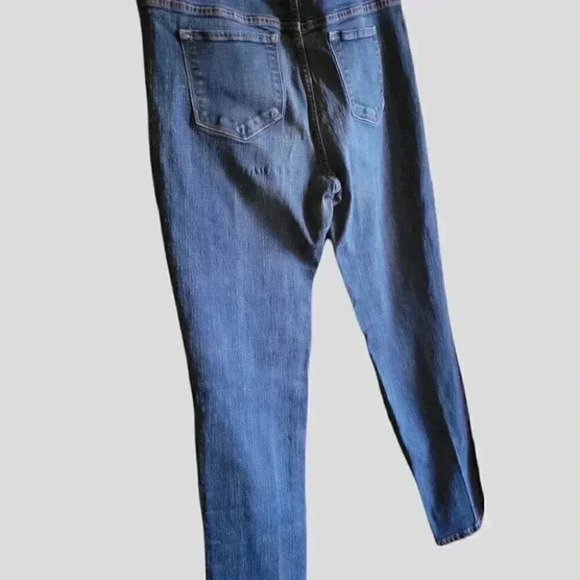 Old Navy Woman's Mid Rise Jeans size 14 long - Picture 3 of 8